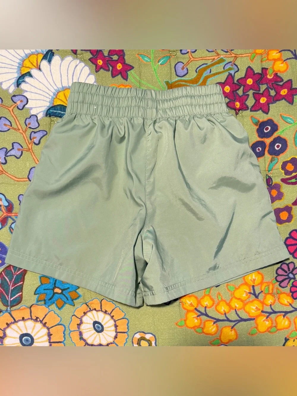 Nike Boys Size Small Light Sage Green Athletic Shorts